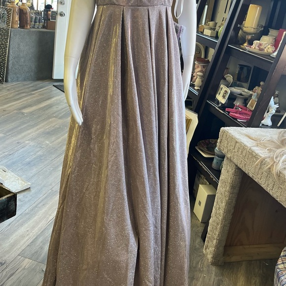 Dress - Picture 9 of 12